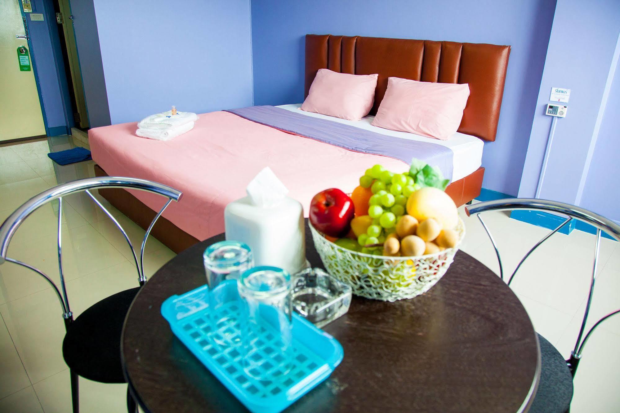 Happyland Mansion Hotel Bangkok Ngoại thất bức ảnh