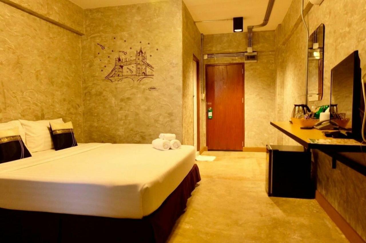 Happyland Mansion Hotel Bangkok Ngoại thất bức ảnh