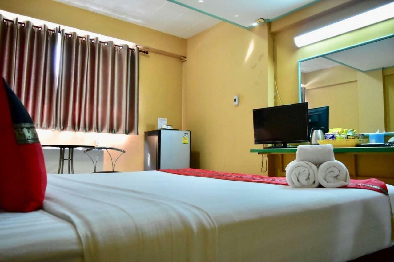Happyland Mansion Hotel Bangkok Ngoại thất bức ảnh