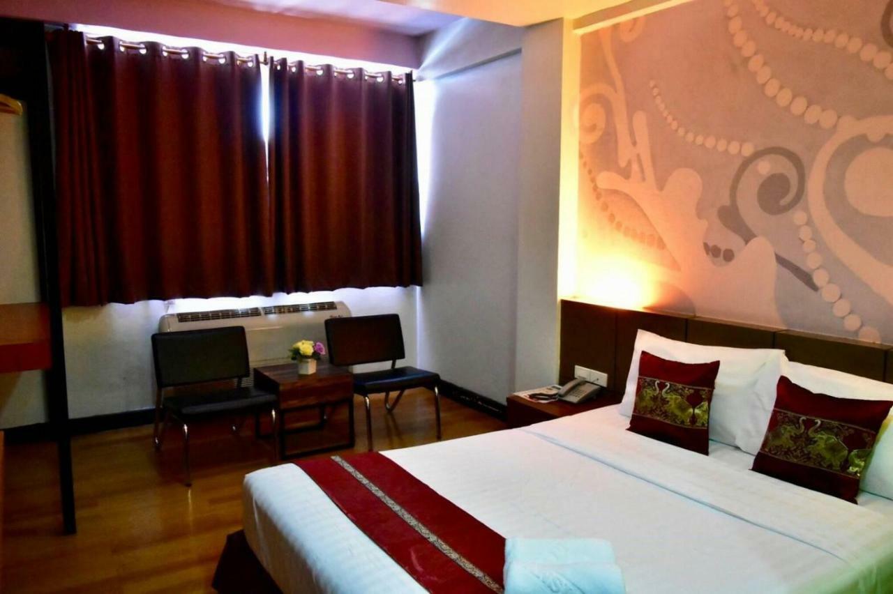 Happyland Mansion Hotel Bangkok Ngoại thất bức ảnh