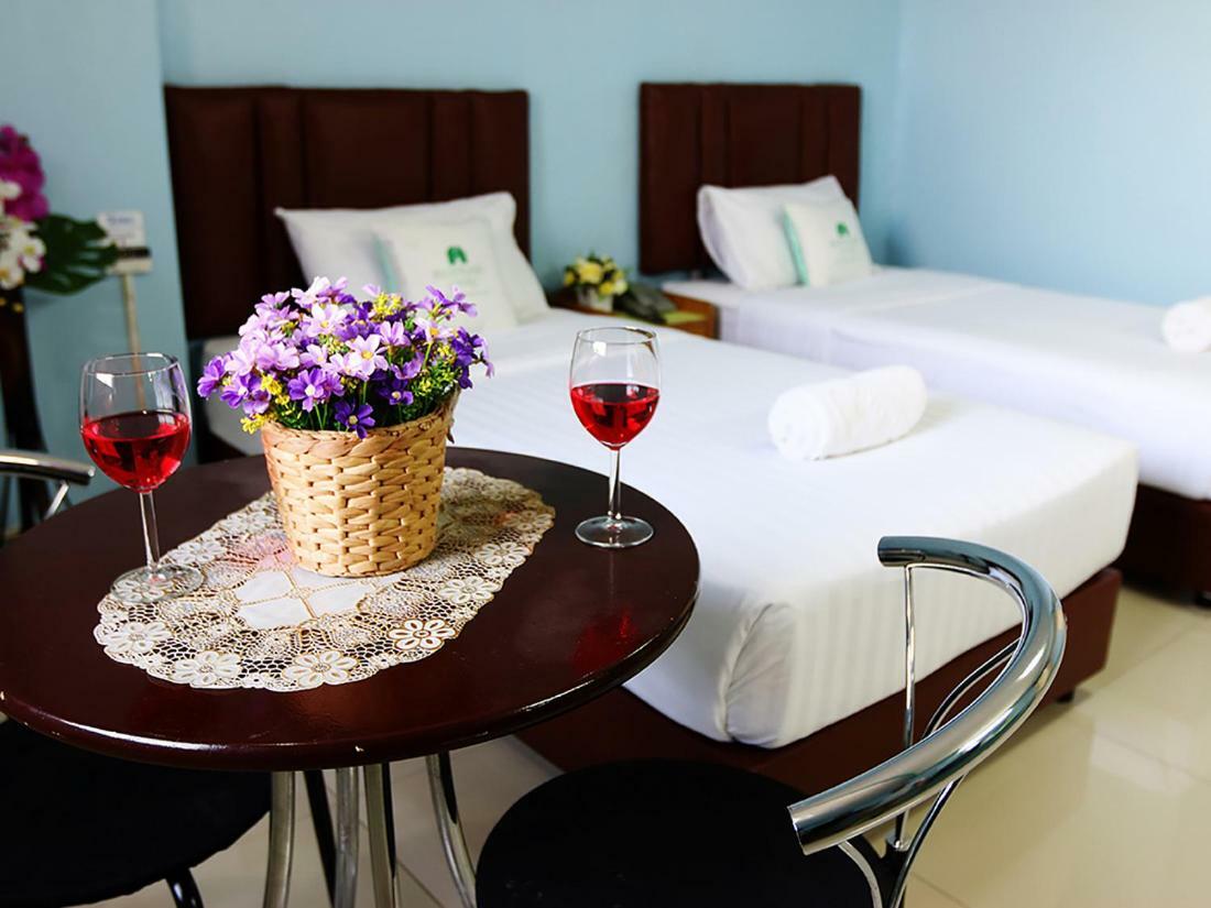 Happyland Mansion Hotel Bangkok Ngoại thất bức ảnh